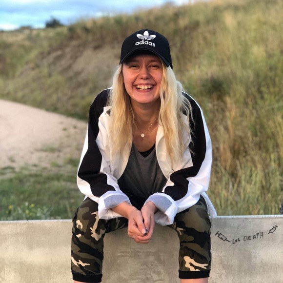 Meet your Posher, Danielle - Picture 1 of 1